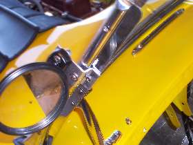 Screw on overtaking mirror bracket